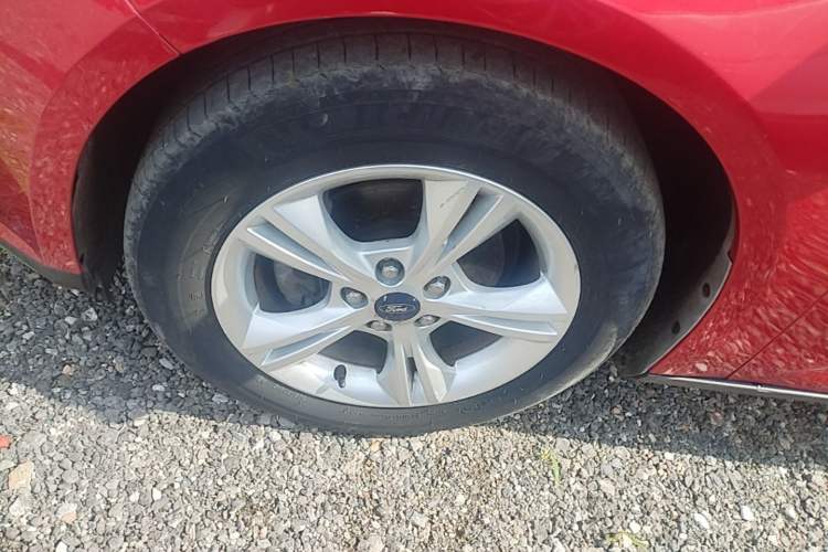 Used Ford Focus 2012 Hatchback 1.6L Automatic Fashion Edition Left Front Wheel Hub