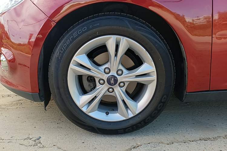 Used Ford Focus 2012 Hatchback 1.6L Automatic Fashion Edition Left Front Wheel Hub