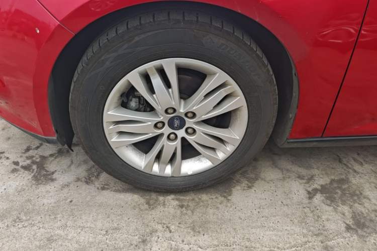 Used Ford Focus 2012 Sedan 1.6L Automatic Comfort Model Left Front Wheel Hub