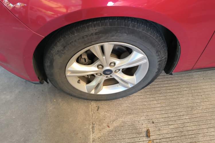 Used Ford Focus 2012 Hatchback 1.6L Automatic Fashion Edition Left Front Wheel Hub