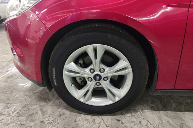 Used Ford Focus 2012 Hatchback 1.6L Automatic Fashion Edition Left Front Wheel Hub
