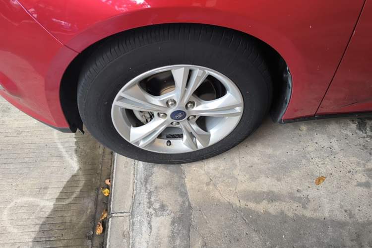 Used Ford Focus 2012 Hatchback 1.6L Automatic Fashion Edition Left Front Wheel Hub