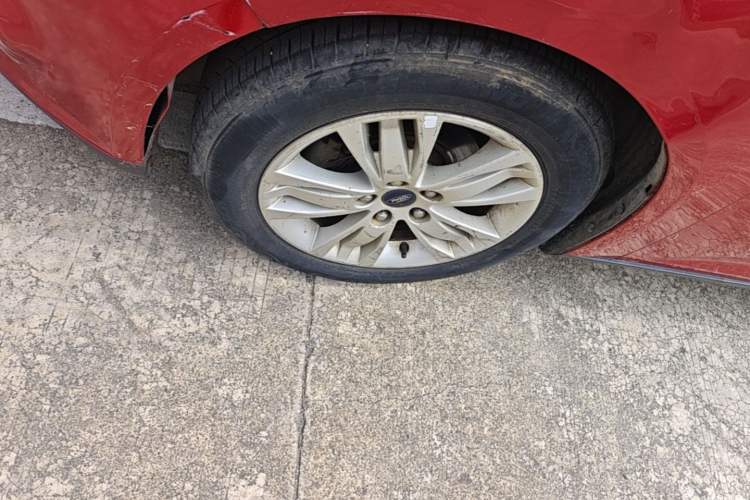 Used Ford Focus 2012 Hatchback 1.6L Manual Comfort Model Left Front Wheel Hub