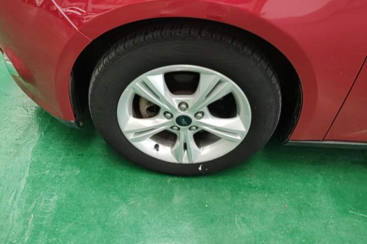Used Ford Focus 2012 Hatchback 1.6L Automatic Fashion Edition Left Front Wheel Hub