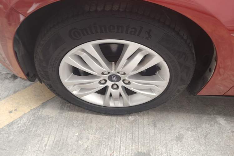 Used Ford Focus 2012 Hatchback 1.6L Automatic Comfort Model Left Front Wheel Hub