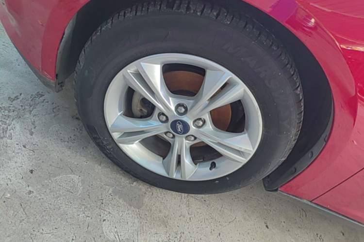 Used Ford Focus 2012 Sedan 1.6L Automatic Fashion Edition Left Front Wheel Hub