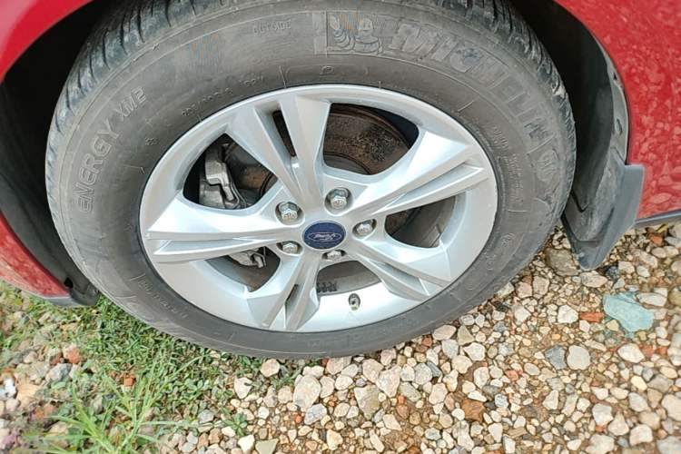 Used Ford Focus 2012 Hatchback 1.6L Automatic Fashion Edition Left Front Wheel Hub