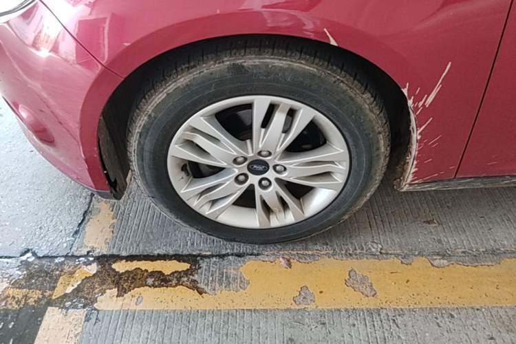 Used Ford Focus 2012 Hatchback 1.6L Automatic Comfort Model Left Front Wheel Hub
