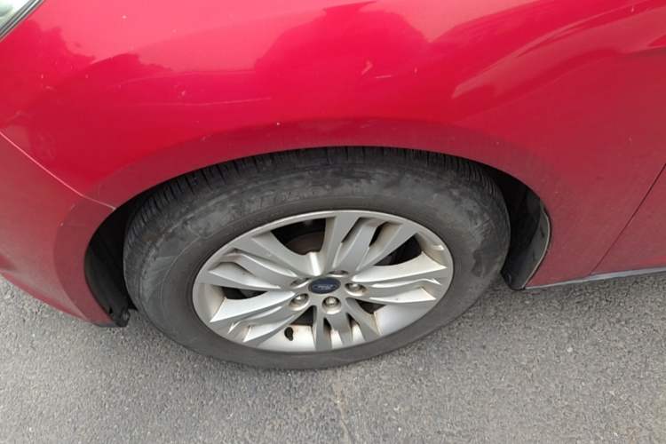 Used Ford Focus 2012 Sedan 1.6L Automatic Comfort Model Left Front Wheel Hub