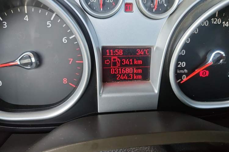 Used Ford Focus 2012 Sedan Classic 1.8L Manual Fashion Edition Odometer Close Up