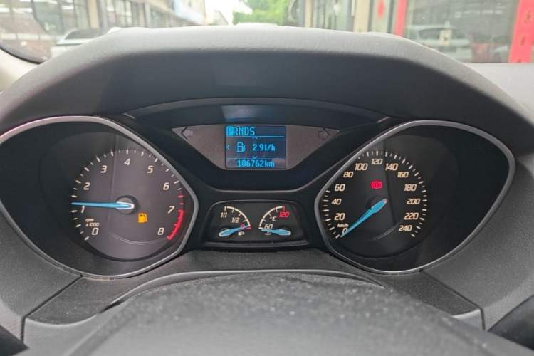 Used Ford Focus 2012 Sedan 1.6L Automatic Fashion Edition Odometer Close Up