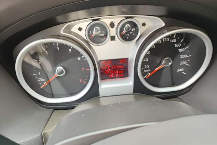 Used Ford Focus 2012 Hatchback Classic 1.8L Manual Fashion Edition Odometer Close Up