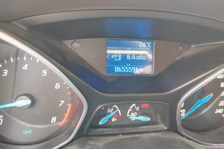 Used Ford Focus 2012 Sedan 1.6L Manual Fashion Edition Odometer Close Up