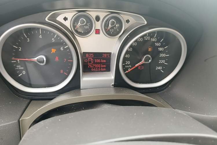 Used Ford Focus 2012 Sedan Classic 1.8L Manual Base Model Odometer Close Up