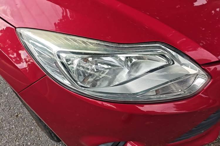 Used Ford Focus 2012 Hatchback 1.6L Automatic Comfort Model Right Front Headlight