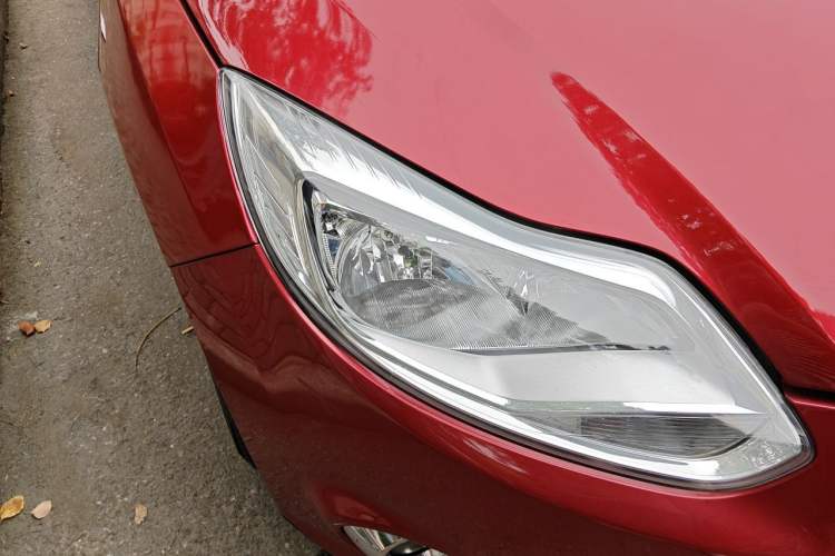 Used Ford Focus 2012 Sedan 1.6L Automatic Fashion Edition Right Front Headlight