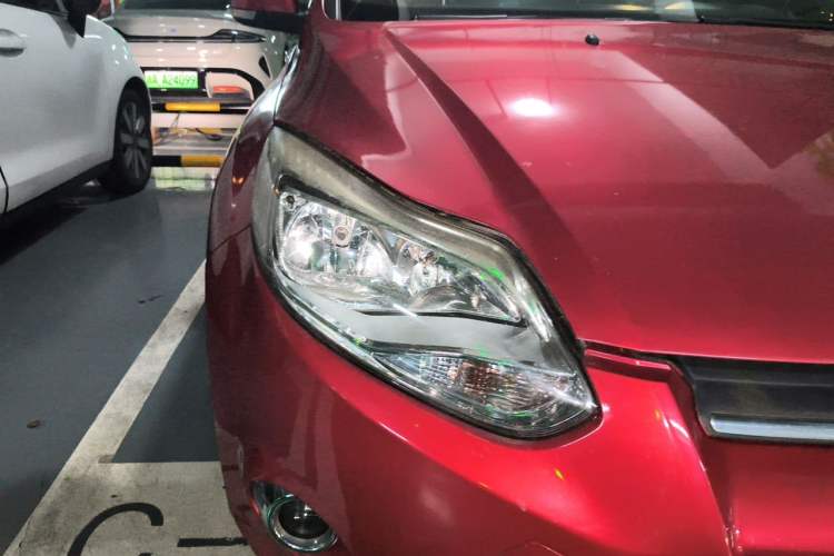 Used Ford Focus 2012 Hatchback 1.6L Automatic Fashion Edition Right Front Headlight