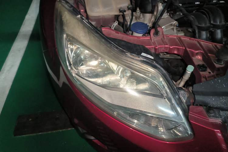 Used Ford Focus 2012 Sedan 1.6L Manual Comfort Model Right Front Headlight