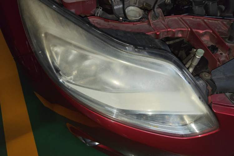 Used Ford Focus 2012 Sedan 1.6L Automatic Fashion Edition Right Front Headlight