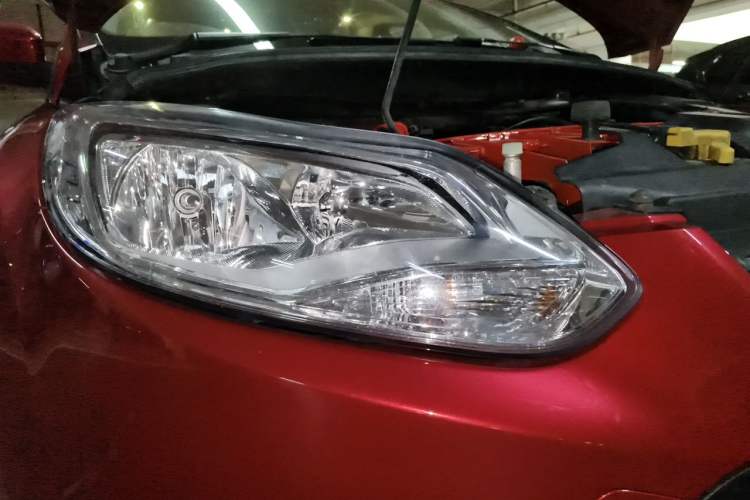 Used Ford Focus 2012 Hatchback 1.6L Automatic Fashion Edition Right Front Headlight