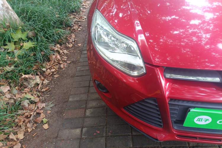 Used Ford Focus 2012 Sedan 1.6L Automatic Comfort Model Right Front Headlight