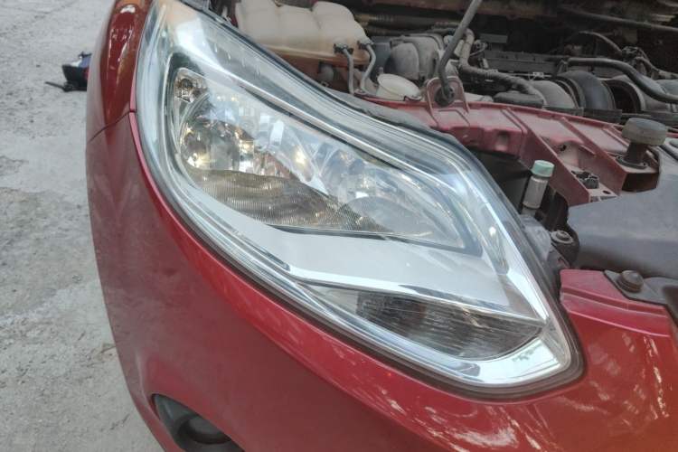 Used Ford Focus 2012 Hatchback 1.6L Automatic Comfort Model Right Front Headlight