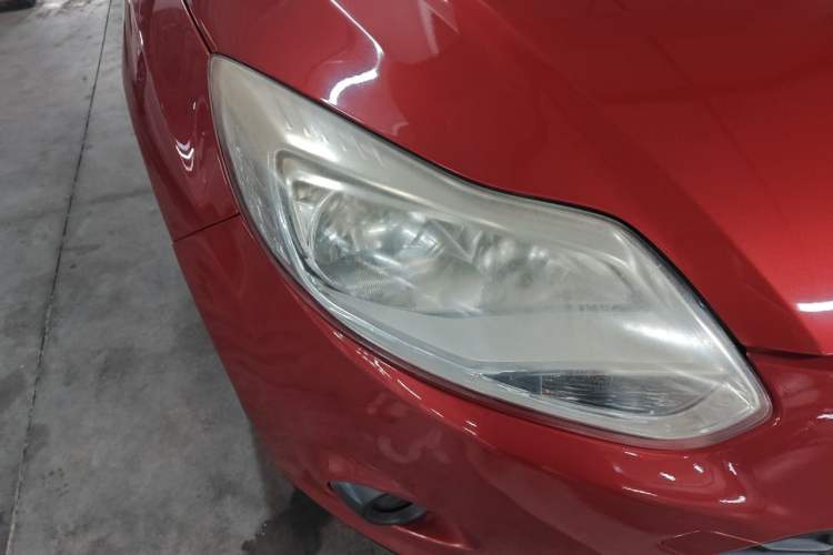 Used Ford Focus 2012 Sedan 1.6L Manual Comfort Model Right Front Headlight