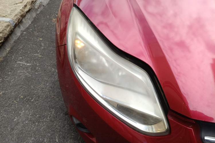 Used Ford Focus 2012 Hatchback 1.6L Automatic Comfort Model Right Front Headlight