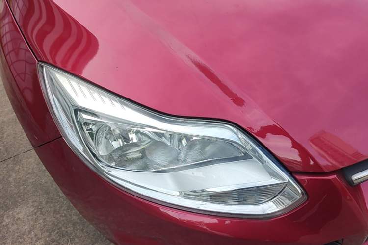 Used Ford Focus 2012 Sedan 1.6L Automatic Comfort Model Right Front Headlight