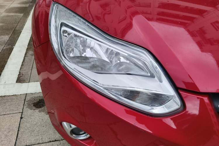 Used Ford Focus 2012 Hatchback 1.6L Automatic Fashion Edition Right Front Headlight