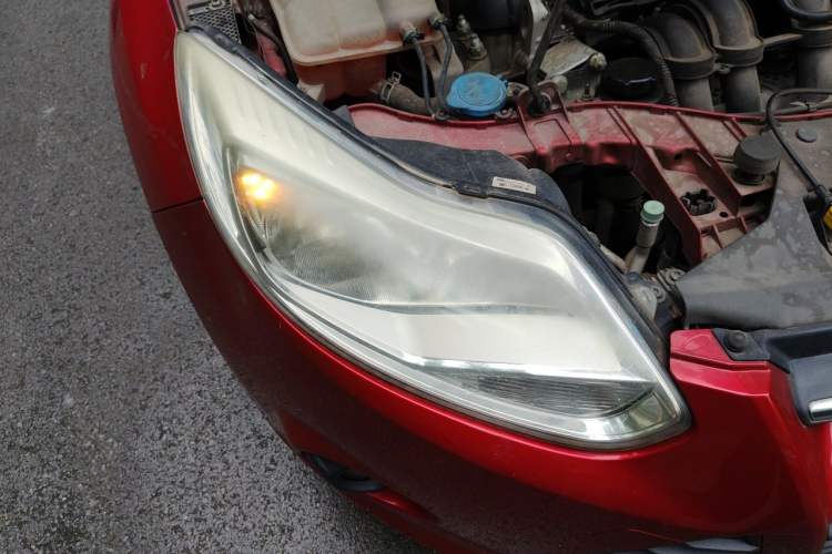 Used Ford Focus 2012 Sedan 1.6L Automatic Comfort Model Right Front Headlight