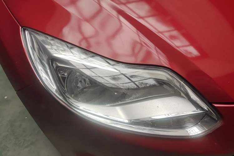Used Ford Focus 2012 Sedan 1.6L Manual Comfort Model Right Front Headlight