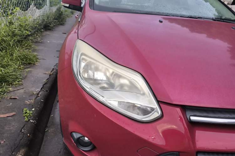 Used Ford Focus 2012 Sedan 1.6L Manual Comfort Model Right Front Headlight