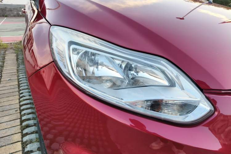 Used Ford Focus 2012 Hatchback 1.6L Automatic Comfort Model Right Front Headlight