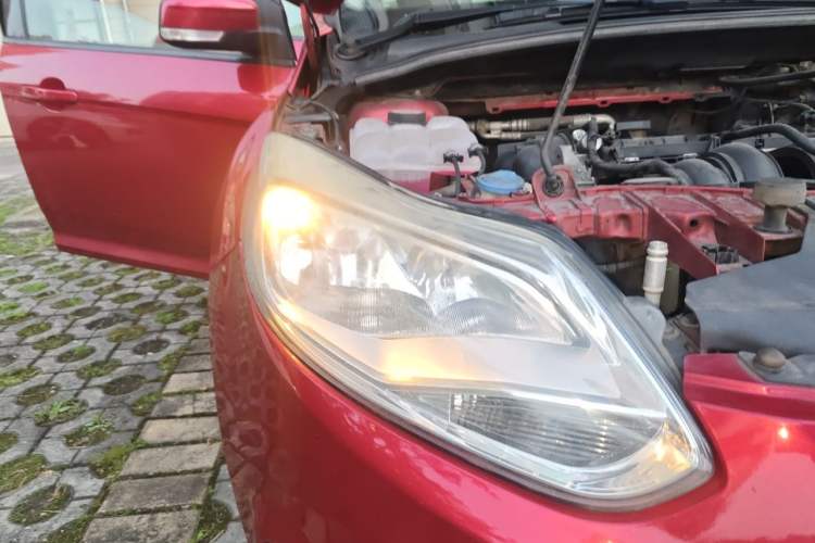 Used Ford Focus 2012 Sedan 1.6L Automatic Comfort Model Right Front Headlight