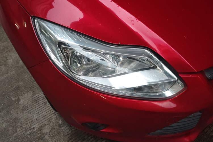 Used Ford Focus 2012 Hatchback 1.6L Automatic Comfort Model Right Front Headlight