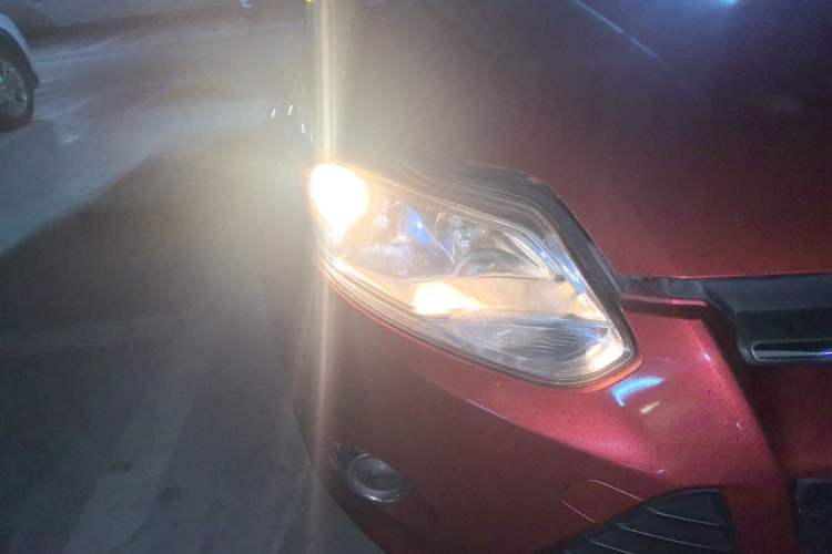 Used Ford Focus 2012 Hatchback 1.6L Manual Fashion Edition Right Front Headlight
