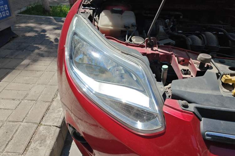 Used Ford Focus 2012 Hatchback 1.6L Manual Comfort Model Right Front Headlight