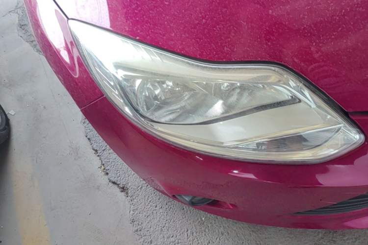 Used Ford Focus 2012 Sedan 1.6L Automatic Comfort Model Right Front Headlight