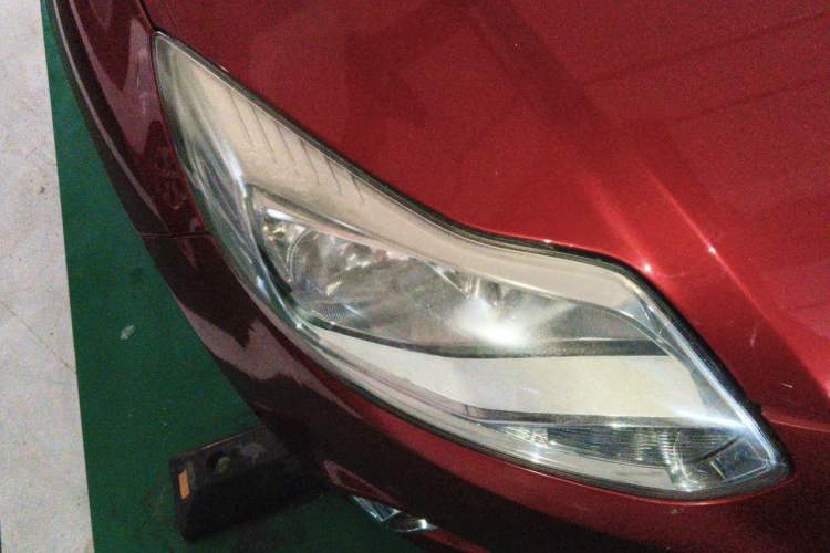 Used Ford Focus 2012 Sedan 1.6L Automatic Fashion Edition Right Front Headlight