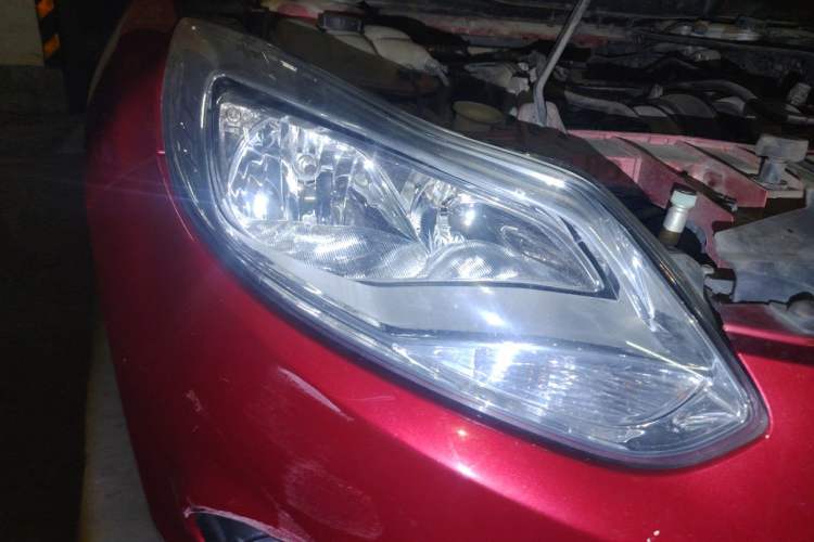 Used Ford Focus 2012 Sedan 1.6L Automatic Comfort Model Right Front Headlight