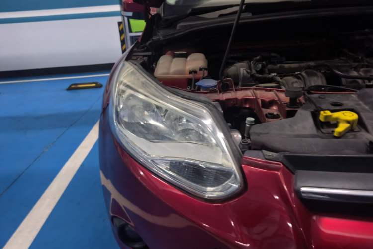 Used Ford Focus 2012 Hatchback 1.6L Automatic Comfort Model Right Front Headlight