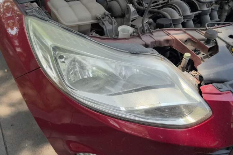 Used Ford Focus 2012 Sedan 1.6L Automatic Fashion Edition Right Front Headlight