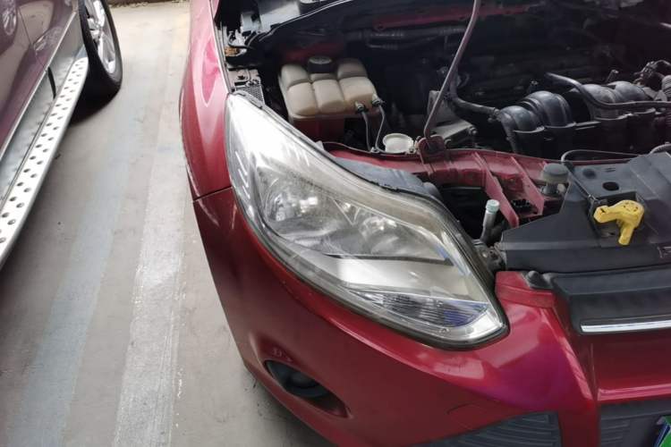 Used Ford Focus 2012 Sedan 1.6L Manual Comfort Model Right Front Headlight