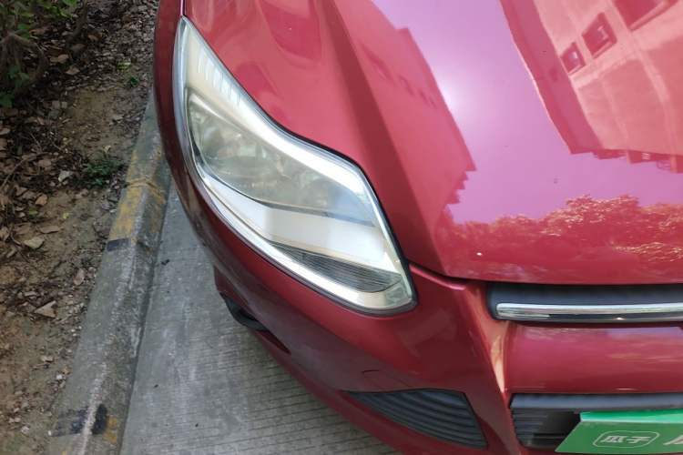 Used Ford Focus 2012 Sedan 1.6L Manual Comfort Model Right Front Headlight
