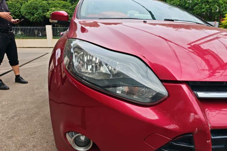 Used Ford Focus 2012 Hatchback 2.0L Automatic Luxury Sport Model Right Front Headlight