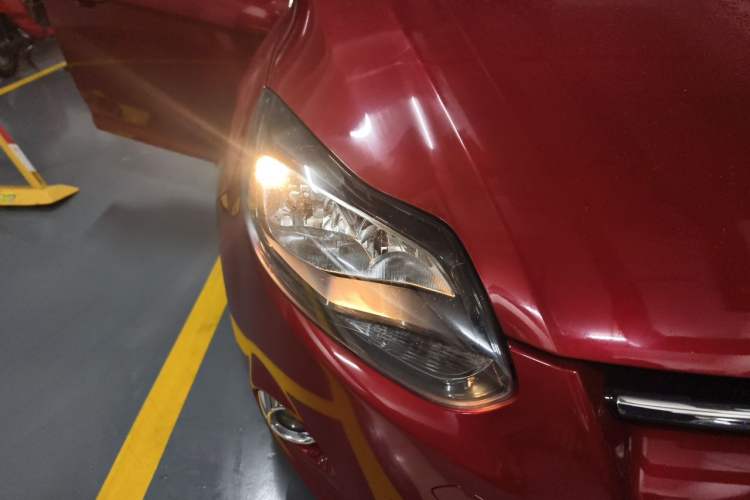 Used Ford Focus 2012 Hatchback 2.0L Automatic Luxury Sport Model Right Front Headlight