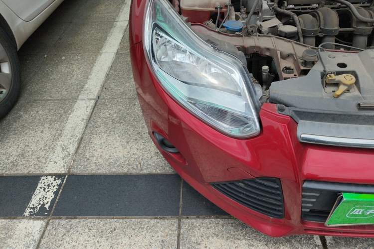 Used Ford Focus 2012 Sedan 1.6L Automatic Comfort Model Right Front Headlight