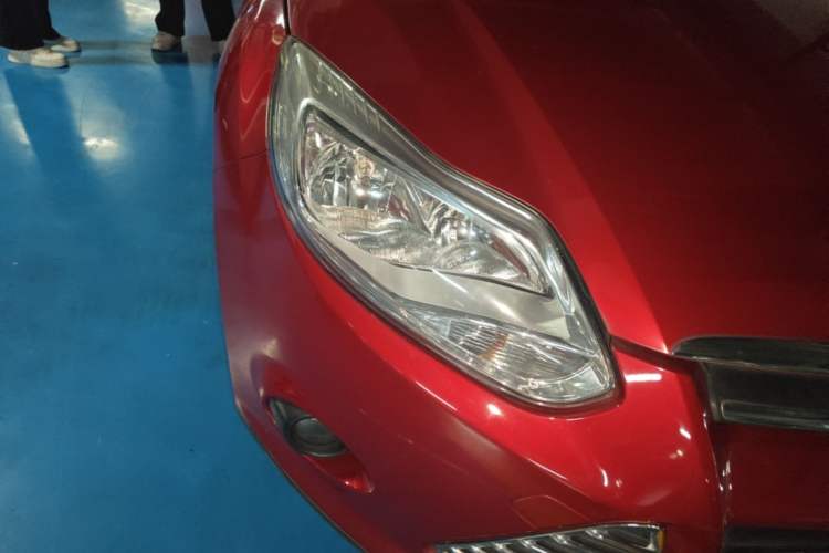 Used Ford Focus 2012 Sedan 1.6L Automatic Comfort Model Right Front Headlight