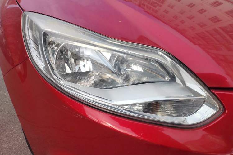 Used Ford Focus 2012 Sedan 1.6L Manual Fashion Edition Right Front Headlight